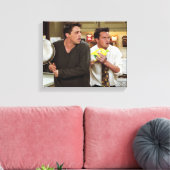 FRIENDS™ | Joey & Chandler Bang Canvas Afdruk (Insitu (Woonkamer))