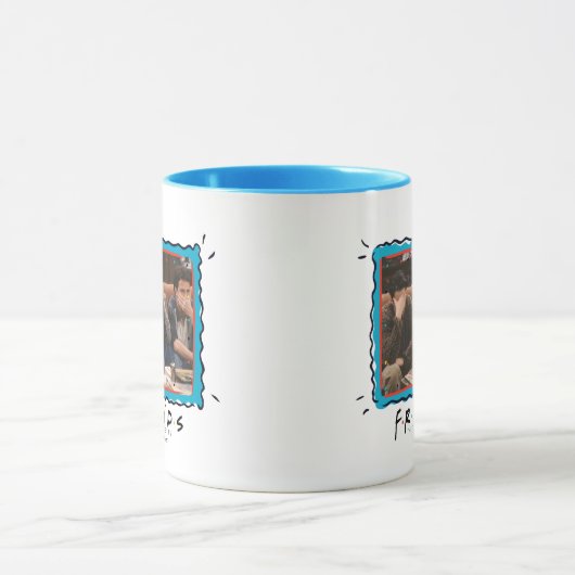 FRIENDS™ | Joey, Ross en Chandler op de Couch Mok (Midden)