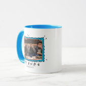 FRIENDS™ | Joey, Ross en Chandler op de Couch Mok (Voorkant links)