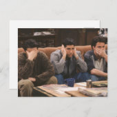 FRIENDS™ | Joey, Ross en Chandler op de Couch Uitnodiging Briefkaart (Voorkant / Achterkant)