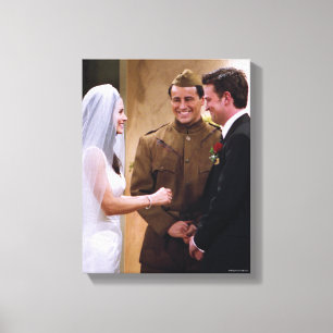 FRIENDS™ Joey trouwt met Monica & Chandler Canvas Afdruk