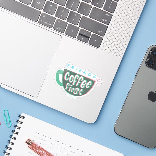 FRIENDS™ | Koffie eerst Sticker (Laptop met iPhone)