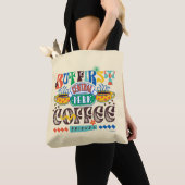 FRIENDS™ | Maar eerst koffie-trilling Tote Bag (Dichtbij)