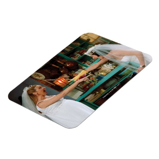 FRIENDS™ | Phoebe en Monica in trouwjurken Magneet (Linkerzijde)