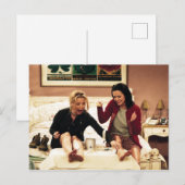 FRIENDS™ | Phoebe en Monica Waxing Legs Uitnodiging Briefkaart (Voorkant / Achterkant)