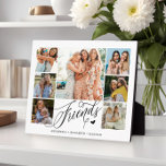 Friends Photo Collage Typography Keepomwille Fotoplaat<br><div class="desc">Het moderne plaatje van de fotocollage kenmerkt 7 foto's en elegant manuscript "'vrienden'' en namen. Perfect geschenk voor je baas.</div>