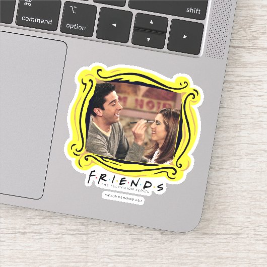 FRIENDS™ | Ross Doet Rachels Make-up Sticker (Detail)
