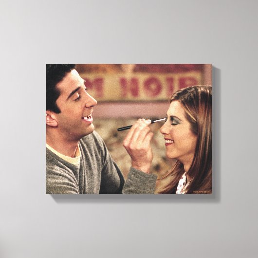 FRIENDS™ | Ross doet Rachel's Makeup Canvas Afdruk (Voorkant)