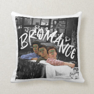 FRIENDS™   Ross, Joey en Chandler Bromance Kussen