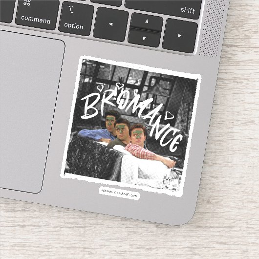 FRIENDS™ | Ross, Joey en Chandler Bromance Sticker (Detail)