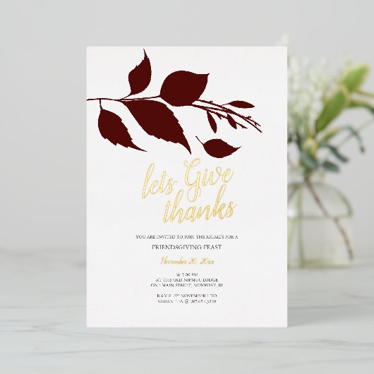 Friendsgiving Herfst Bourgondië en Wit Folie Uitnodiging (Staand Voorkant)