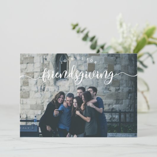 Friendsgiving Photo Invite Kaart (Staand voorkant)