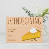 Friendsgiving Smiling Pumpkin Pie Slice Holiday Kaart (Staand voorkant)