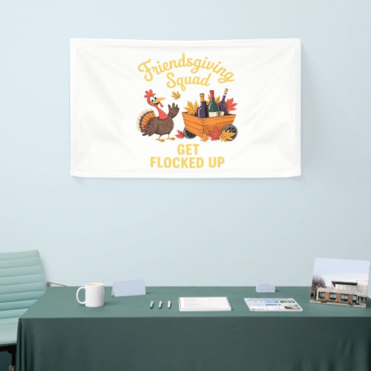 Friendsgiving Squad krijgt oversized T-Shi opgeslo Spandoek (Beurs)