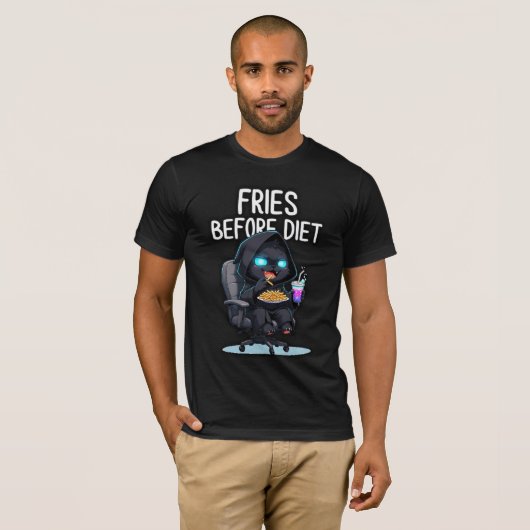 FRIES BEFORE DIET – Cute Grim Cat Eating F T-Shirt (Voorkant volledig)