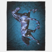 Friese paard, zwarte hengst draven, blauw fleece deken (Voorkant)