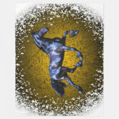 Friese paard, zwarte hengst draven, sneeuw goud fleece deken (Voorkant)