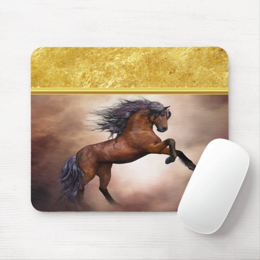 Friesisch bruin paard dat zich voortplant met slec muismat (Met muis)