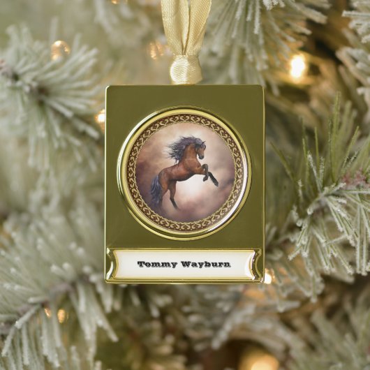 Friesisch bruin paard dat zich voortplant met slec verguld banner ornament (Boom)