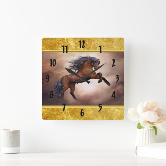 Friesisch bruin paard dat zich voortplant met slec vierkante klok (Huis)