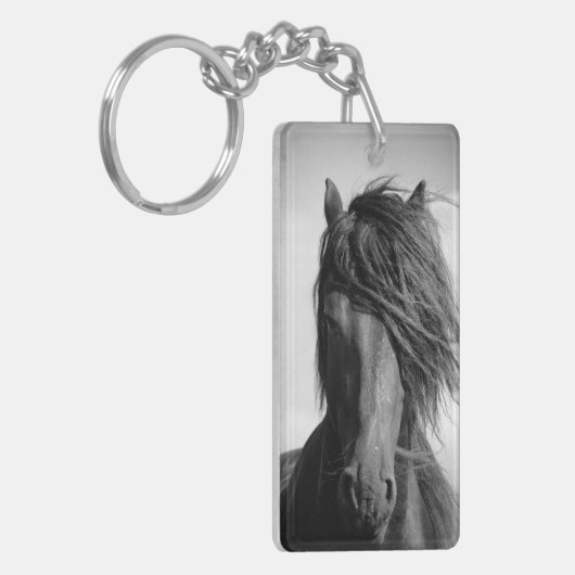 Friessische hengst in de wind. sleutelhanger (Voorkant Links)