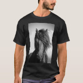 Friessische hengst in de wind. t-shirt (Voorkant)