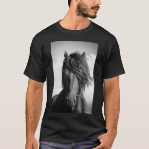 Friessische hengst in de wind. t-shirt