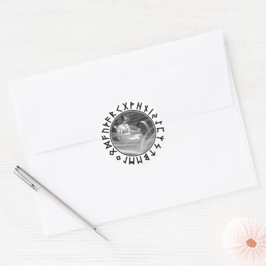 Frigg Rune Shield Ronde Sticker (Envelop)