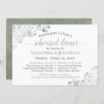 Frilly Elegant Sage Green Wedding Rehearsal Dinner Kaart<br><div class="desc">Deze mooie uitnodiging voor een repetitief diner is zowel eenvoudig als elegant. Het bevat sage groene en grijze tekst op een witte achtergrond met lacy Silver Faux foliebroeken of filigree in de hoeken. Het heeft informatie over zowel de trouwrepetitie als het feestdiner dat volgt. Ideaal om de bruidspartij op de...</div>