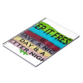 Fris en schoon: kleuruitbarsting voor een frisse s notitieboek (Linkerzijde)