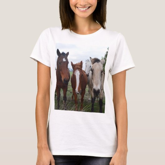 Frisky haar, vier paardenvrienden, t-shirt (Voorkant)