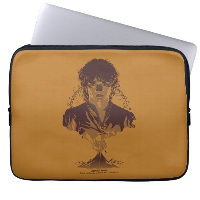 FRODO™ MOUNT DOOM™ Tengwar Inscription Graphic Laptop Sleeve (Voorkant)