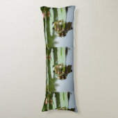 Frog on Lily Pad Serene Pond Body Pillow Design Lichaamskussen (Voorkant Verticaal)