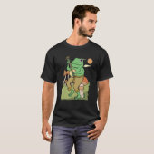 Frog Playing Banjo on Mushroom cute Frog T-shirt (Voorkant volledig)