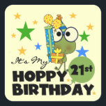 Froggie Hoppy 21st Birthday Vierkante Sticker<br><div class="desc">Een oh zo schattig 21ste verjaardagsontwerp met een groene kikker met oogbrillen omringd door cadeaus,  ballonnen en sterren met tekst die luidt: "Het is mijn 21e verjaardag!". 21ste T-shirts voor verjaardag,  knoppen,  magneten,  kaarten,  keepsakes,  tassen,  mokken en andere artikelen die geweldig zijn voor iedereen die 21 wordt!</div>