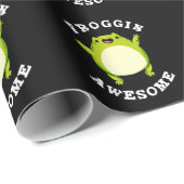 Froggin Geweldige Funny Frog Pun Dark BG Cadeaupapier (Rol Hoek)