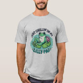 Froggy Vibes: Chill Frog op Lily Pad Design T-shirt (Voorkant)