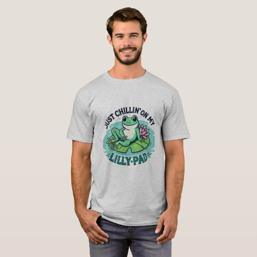 Froggy Vibes: Chill Frog op Lily Pad Design T-shirt (Voorkant volledig)