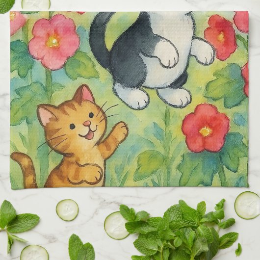 Frolicking Country Cats in de bloementuin Theedoek (Gevouwen)