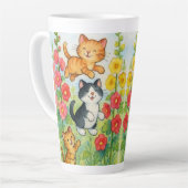 Frolicking Country Cats in de tuin Latte Mok (Linkerhoek)