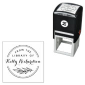 From the Library Of | Round Rustic Script & Branch Zelfinktende Stempel (In situ)