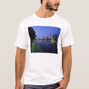 Front du Seine en Eiffeltoren, Parijs, Frankrijk 2 T-shirt