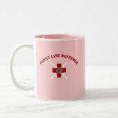 Front Line Verdediger met aangepaste naam Tweekleurige Koffiemok (Links)