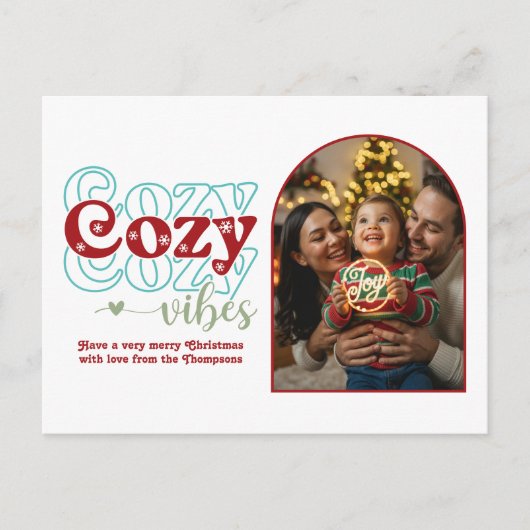 Frost & Berry Cozy Vibes Retro Christmas Photo Feestdagenkaart (Voorkant)