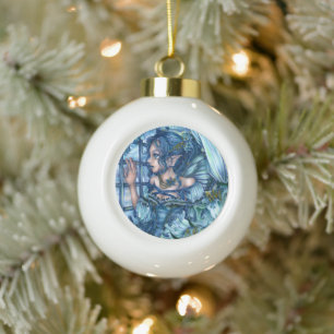 Frost Fairy Meisje's Uitzicht van een Sapphire Win Keramische Bal Ornament