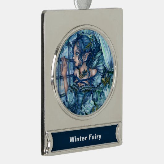 Frost Fairy Meisje's Uitzicht van een Sapphire Win Verzilverd Banner Ornament (Rechts)
