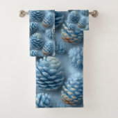 Frosted Blue Pinecones Bad Handdoek (Insitu)