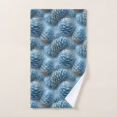 Frosted Blue Pinecones Bad Handdoek (Handdoek)