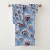 Frosted Blue Pinecones Pattern Throw Pillow Bad Handdoek (Insitu)