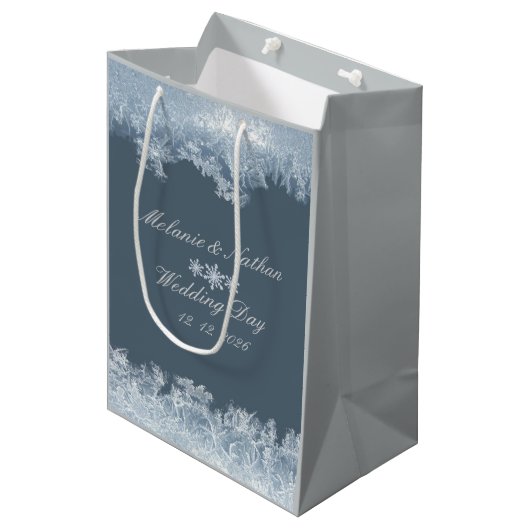 Frosted Blue Winter Wedding Custom Medium Cadeauzakje (Voorkant Gekanteld)